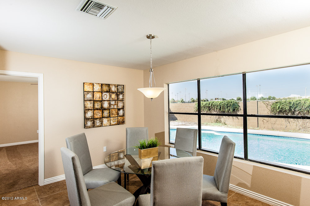 Beautifully Remodeled 5 Bedroom Home in Northeast Mesa near Boeing